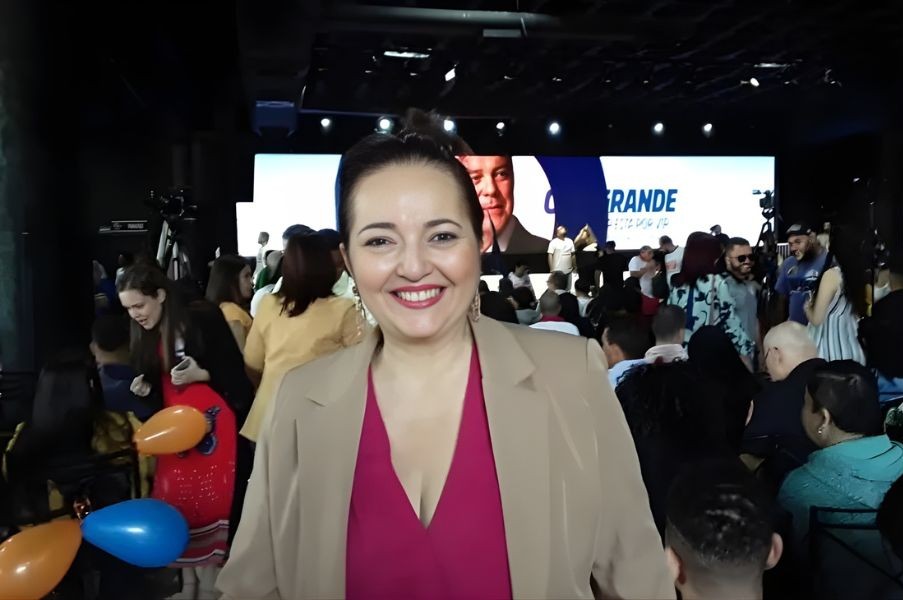 Flávia Cysne em evento